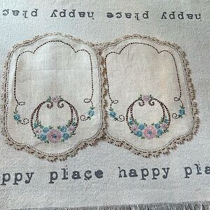 Vintage Linens/Embroider/crochet/Linen3 piece